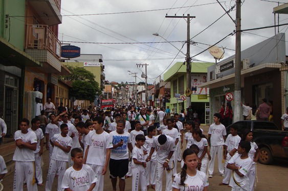 2º Afro-Cá, desfiles pelas ruas de Capelinha - Foto Reginaldo Rodrigues